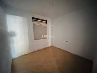 House  Calle pinetell. Ocupado oportunidad de inversión