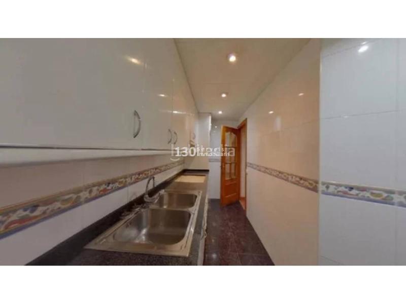 Foto 0857a531-5ef1-4c2a-ae4e-7044be979a57. Piso venta de piso en el Guinardó, capital en Guinardó Barcelona