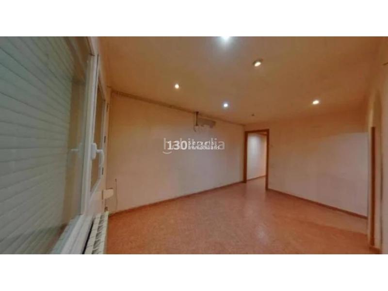 Foto b8c48fdd-e1a5-4e70-9bdc-2f27c0a0b5d5. Piso venta de piso en el Guinardó, capital en Guinardó Barcelona