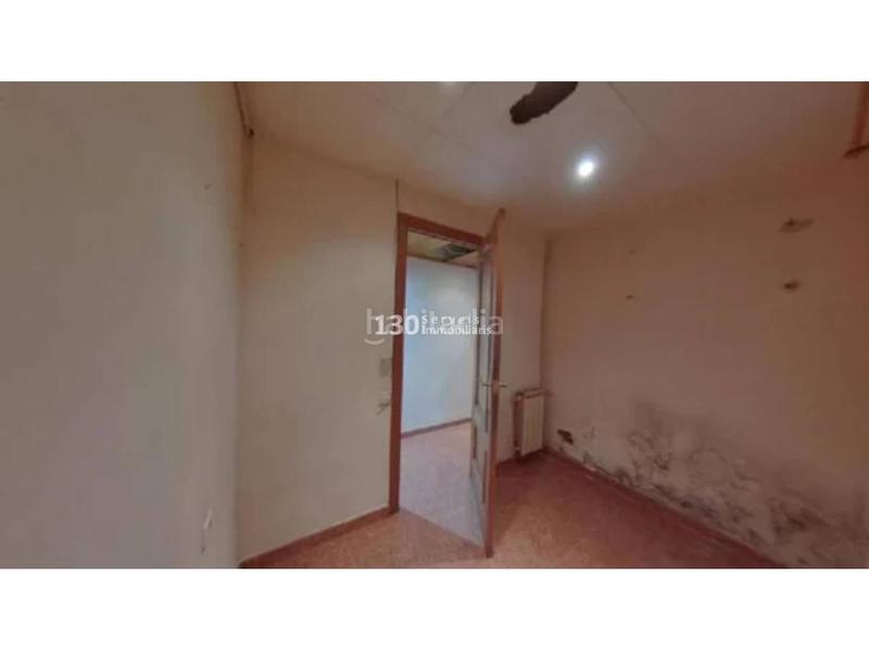 Foto e2c0813e-f96c-471b-bcfc-091c6d567578. Piso venta de piso en el Guinardó, capital en Guinardó Barcelona