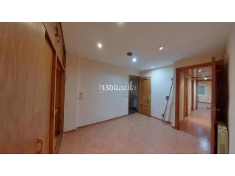 Foto f855a987-74b5-4b94-a2c7-7384c1d90e94. Piso venta de piso en el Guinardó, capital en Guinardó Barcelona