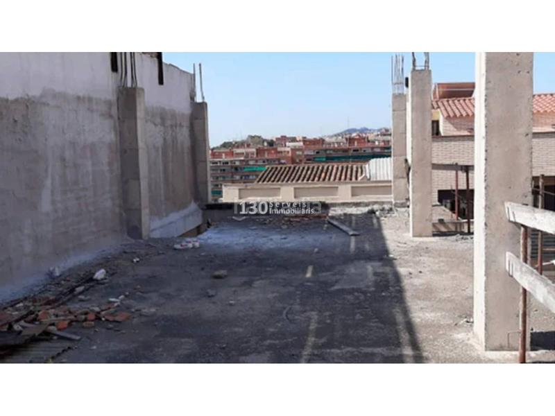 Foto 19b81e4e-2412-4225-94e5-1b3e38f87ac6. Edificio inm. singular en venta en montigalàSant Crist08917 en Badalona