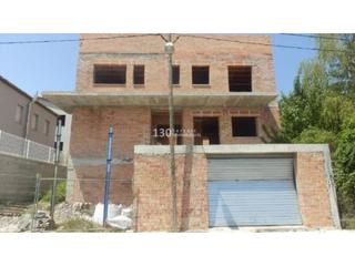 Casa  De los rosales. Obra parada en pontons