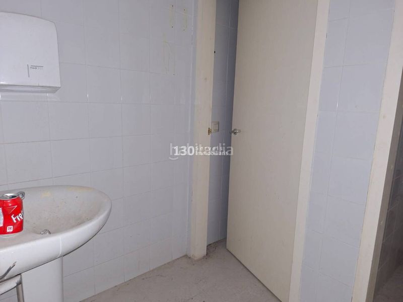 Foto a5f7415e-b3af-4fb4-adfd-d76e8303f2c8. Local comercial a Centre Figueres