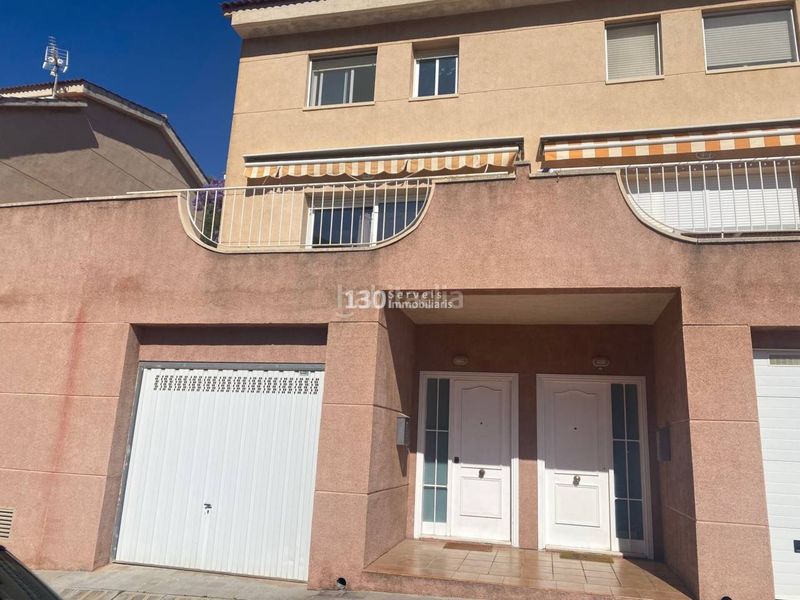 Foto 2de2bf23-5137-4844-81a8-920b9213057c. Casa amb aparcament piscina a les botigues de Sitges Sitges