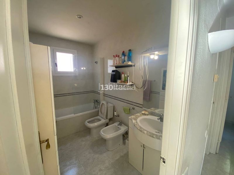 Foto d359a3da-b73d-4a45-b837-1bbfae4c5740. Casa amb aparcament piscina a les botigues de Sitges Sitges