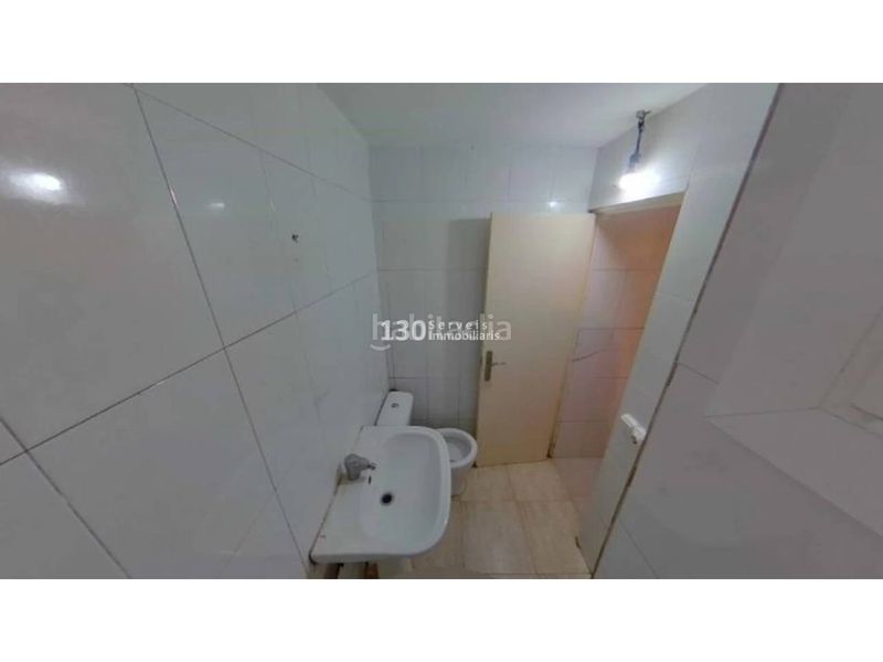 Foto 807ff17d-8320-4154-8b44-a5417a66a376. Pis a Raval Barcelona