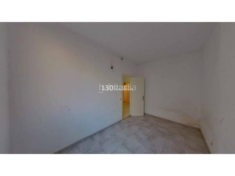 Foto f0e581a7-1479-4d00-a678-982ba83834f2. Pis a Raval Barcelona
