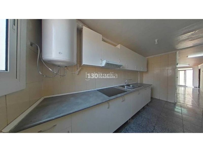 Foto 07683d03-951d-4bfa-a647-fd9685a604be. Pis a Raval Barcelona