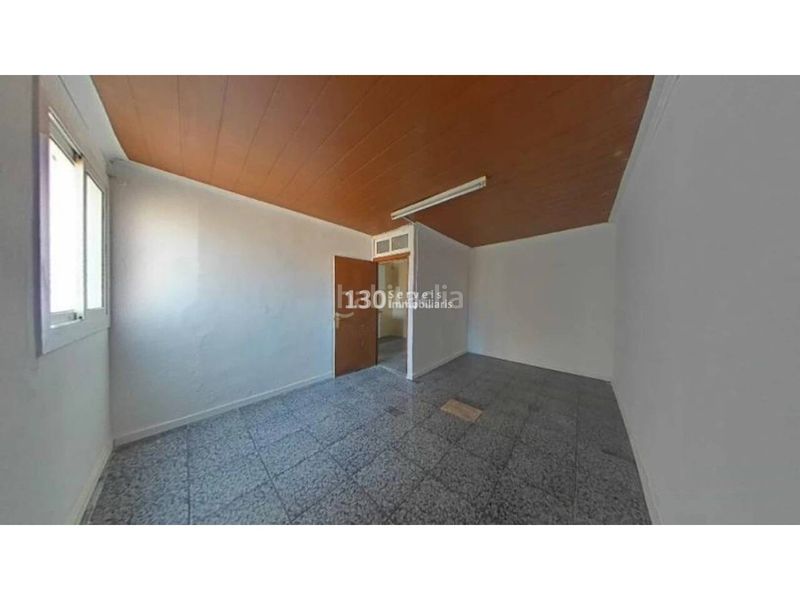 Foto 5a39244d-de9b-48b2-a5dd-f942b9a01248. Pis a Raval Barcelona