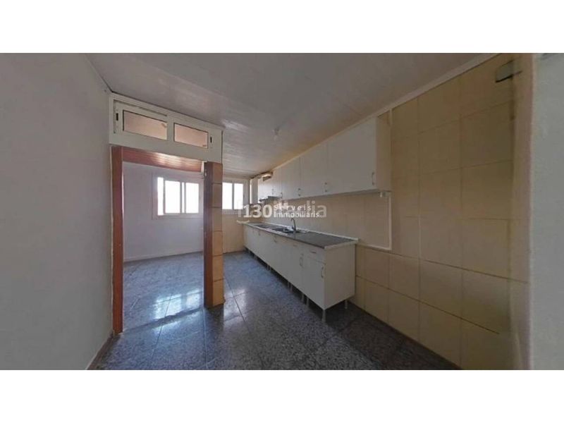 Foto cdceb92b-e79b-4001-80dc-d42712b007a8. Pis a Raval Barcelona
