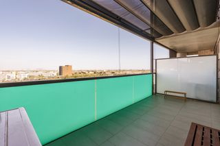 Appartement  Avenida olof palme. Piso alto con terraza, vistas despejadas, parking y trastero en