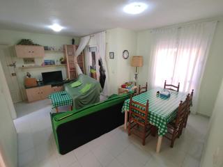 Appartement in Los Nietos. Entresuelo con patio   apartamento para entrar a vivir