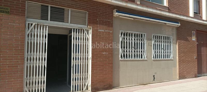 Foto 5f6b88fe-b63b-4906-8c2f-ba34088a6232. Local comercial  frente colegio en Murcia