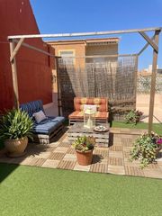 Casa aparellada a Los Nietos