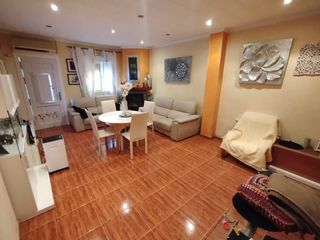Flat in Mazarrón Casco Urbano. Casa en planta baja con patio de 65 m2, 3 dormitorios y 2 baños