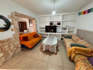 Casa in Cortes-Huertas. Oportunidad en la palma  vivienda con muchas posibilidades