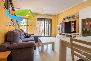 Maison à Roche. Dúplex en la unión con sótano de casi 60m2 oportunidad ideal por