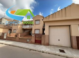 Casa in Casco Antiguo. Amplio dúplex para entrar a vivir ya!!