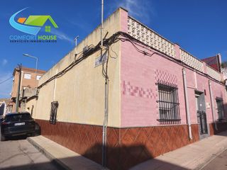 Casa a Angel 11. Planta baja en inmejorable zona de la unión