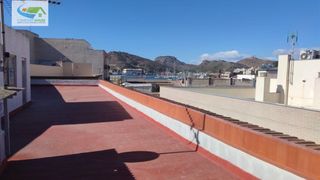 Attique à Santa Lucía. Atico con bajo comercial con terraza de unos 100 m2, con vistas