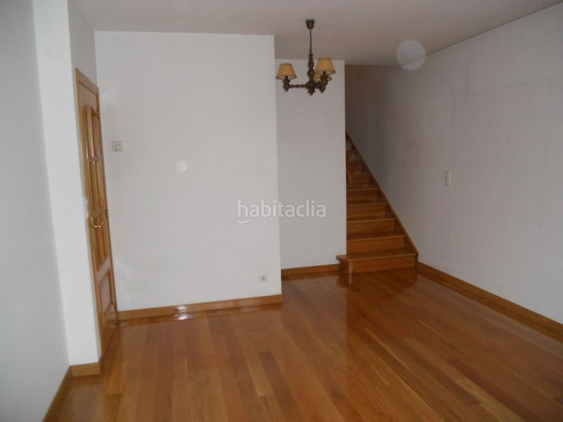 Foto e32ddf43-5281-4529-83c3-4eb2919155f9. Location duplex avec chauffage dans A Milagrosa Lugo