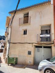 Casa  Calle moreral. ¡descubre el encanto de vivir en una auténtica casa de pueblo en