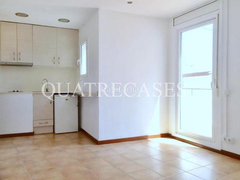 Foto f7325b56-bc12-43aa-924d-2146120c0775. Edificio en Guinardó Barcelona