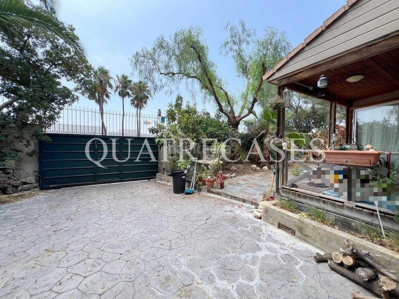 Foto 9c22ed45-e19b-42fd-a5d9-1e837d22241d. Casa amb calefacció aparcament piscina a Can Girona - Terramar - Vinyet Sitges