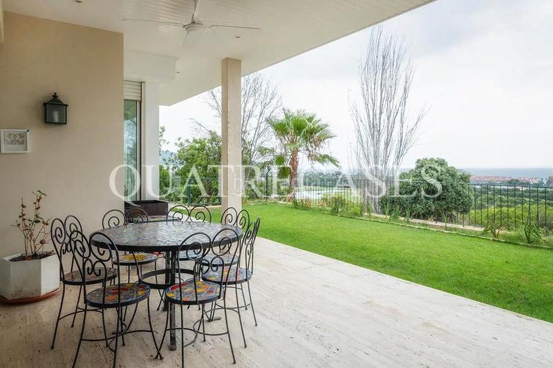 Foto bc725d03-382a-4a74-9947-2b034d051185. Casa amb calefacció aparcament piscina a Can Girona - Terramar - Vinyet Sitges