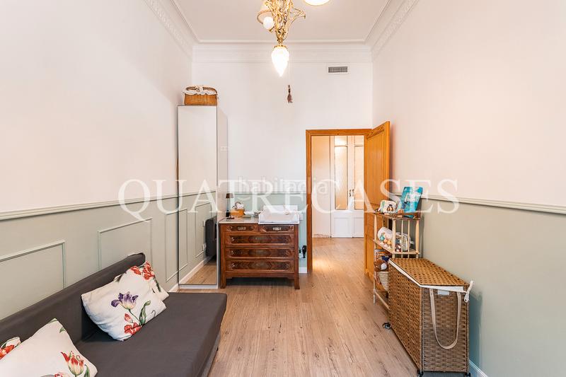 Foto c9926791-b400-41bb-aa25-2b0da4d390b3. Piso  señorial con gran terraza en finca regia junto al arco del triunfo. en Barcelona