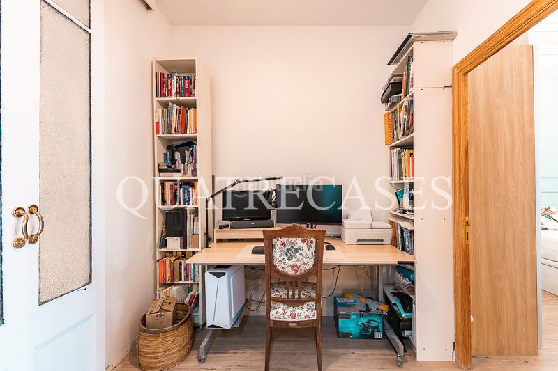 Foto cda6fa8d-a89c-4c15-b48c-7f434a6d6b5d. Piso  señorial con gran terraza en finca regia junto al arco del triunfo. en Barcelona