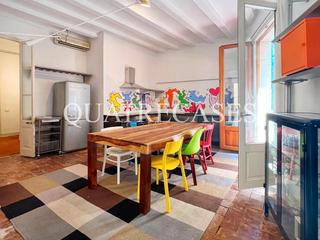 Pis  Carrer de sant gil. Piso luminoso todo exterior con 4 balcones, a 150 metros de rond