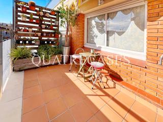Penthouse  Carrer de la constitució. Soleado ático orientado sur con vistas a un parque