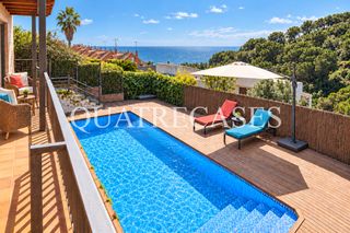 Chalet  Carrer camí vell de caldes. Un hogar para hacer de la montaña y el mar parte del día a día.