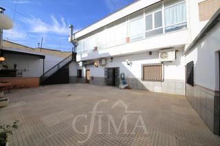 Maison à Tomelloso. Casa con ascensor y patio muy grande. con local en la parte de a