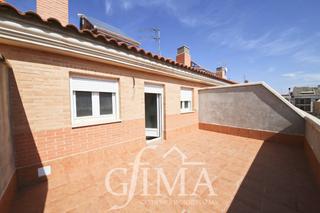 Reihenhaus in Tomelloso. Casa adosada con garaje, patio, terraza, balcón, 4 habitaciones