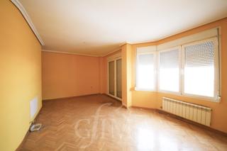 Flat in Tomelloso. Piso en venta de 3 habitaciones en pleno centro de tomelloso.