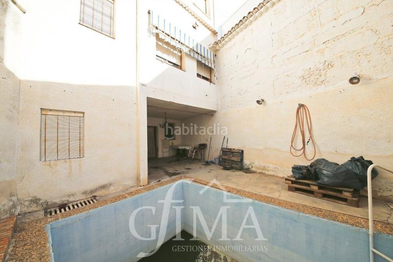 Foto e95580bd-9643-414a-84a0-74ac54bcd9d2. Casa  con piscina propia en pleno centro. garaje, patio y local comercial. en Tomelloso