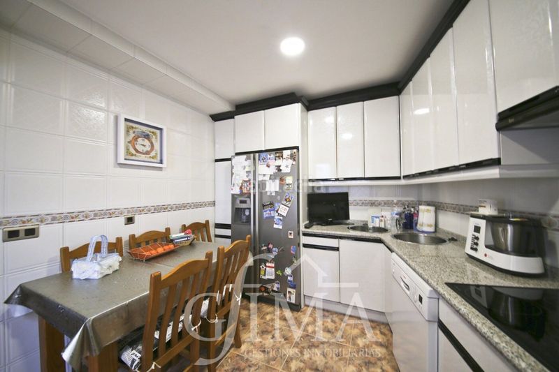Foto f83f97e7-8735-4395-97e8-15f710af1c9e. Casa amb calefacció aparcament a Tomelloso