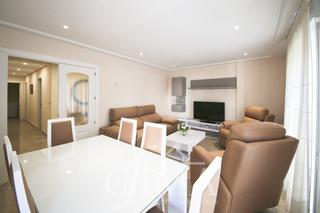 Appartement à Tomelloso. Piso de 4hab en plena plza de españa. cuenta con trastero y dos