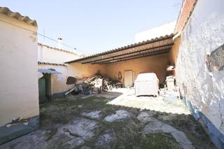 Maison à Tomelloso. Casa de dos plantas para reformar. con garaje y patio. buena zon