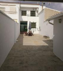 Maison à Socuéllamos. Casa con buhardilla, cocinilla y patio. 4 habitaciones.