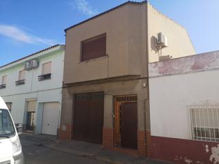 Casa en Socuéllamos. Casa de 2 plantas con garaje amplio y vivienda en 1 planta