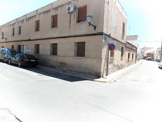 Casa adossada a Miguelturra. Parte de una casa para reformar en miguelturra