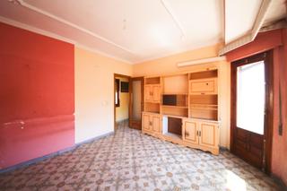 Appartement à Tomelloso. Piso para reformar en el centro de tomelloso. 3 habitaciones. si