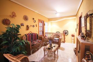 Haus in Tomelloso. Casa de dos plantas  azotea  local en la parte de abajo en pleno