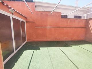 Casa en Ruidera. Casa de dos plantas con 3 habitaciones, garaje y patio en el pue