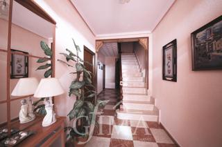Casa en Tomelloso. Casa de dos plantas con gran patio cerca de la calle estación.