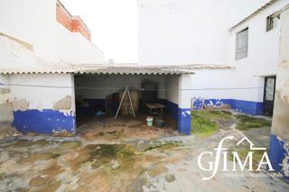 Haus in Tomelloso. Casa de planta baja con 226m2 de superficie y 15 metros de facha